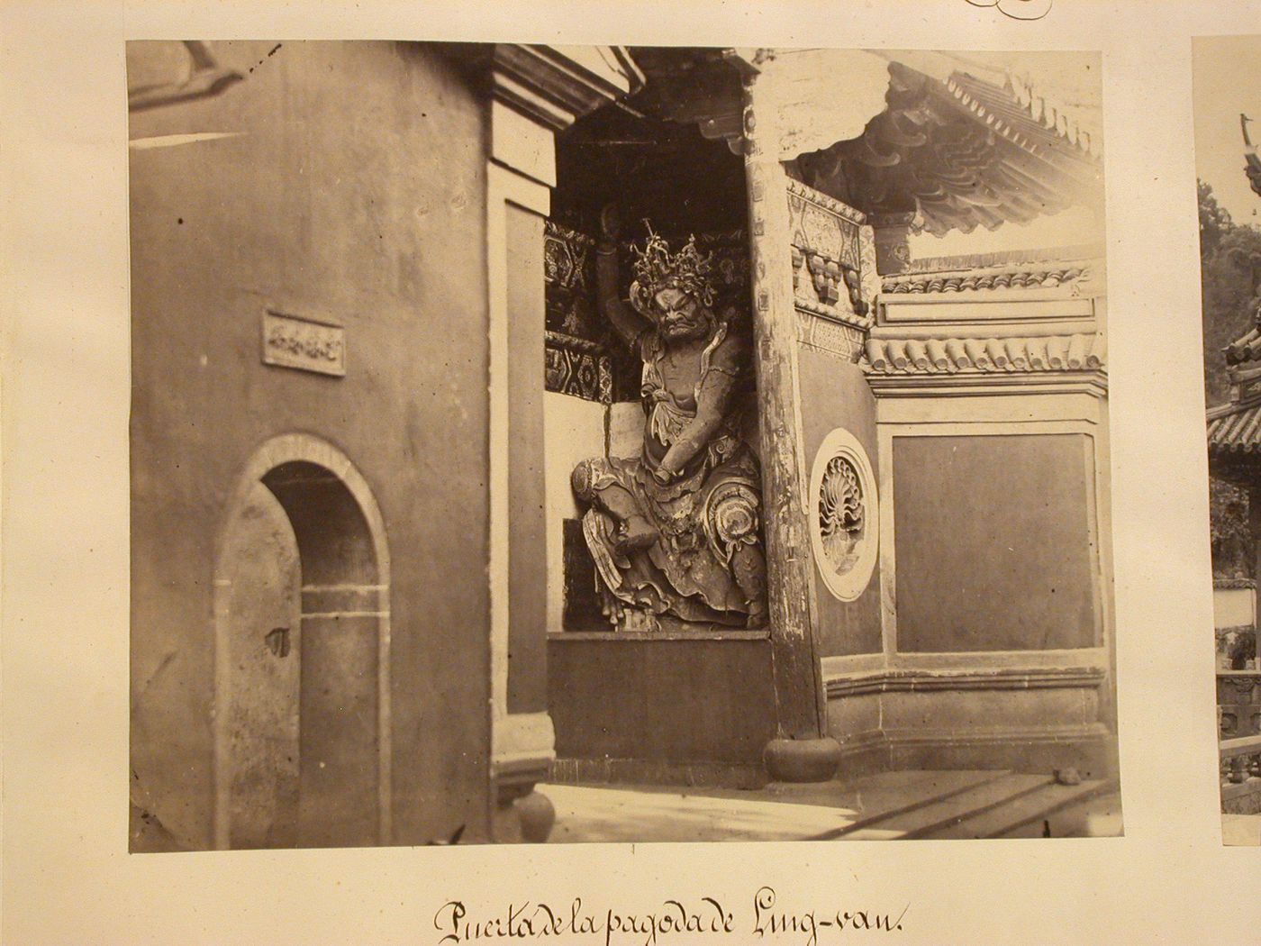 View of a temple guardian statue at a gate of the Ling-van (Lingyin ?) temple, Hangkau (now Hangzhou), Zhejiang Sheng, China