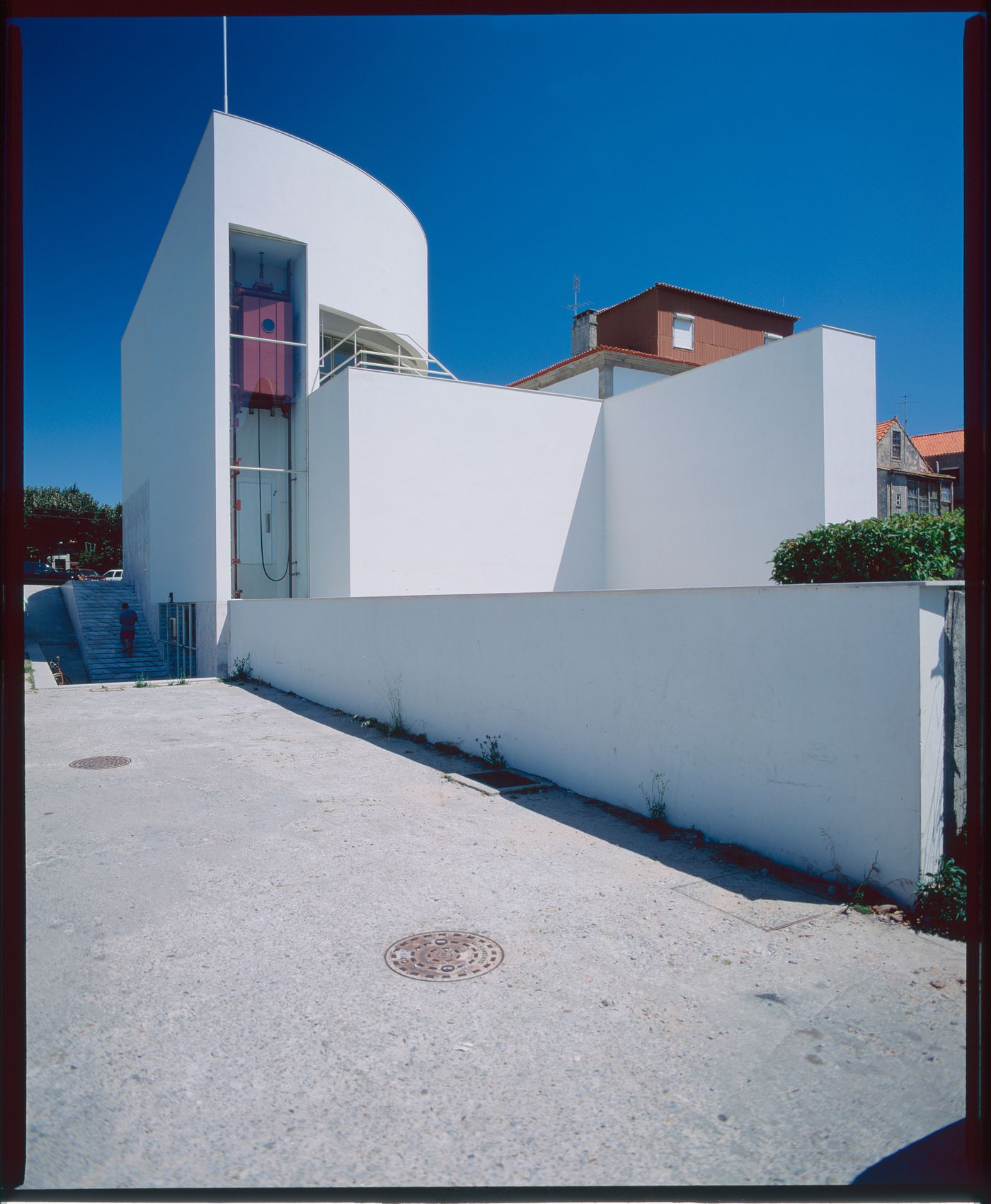 Rear view of Banco Borges & Irmão II [Borges & Irmão bank II], Vila do Conde, Portugal