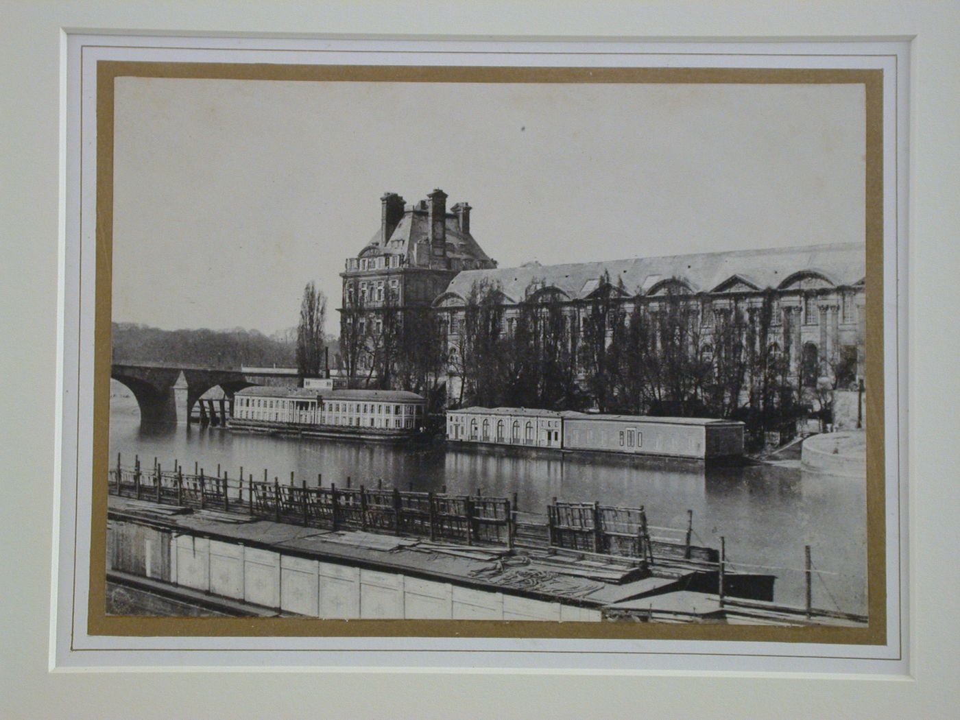 Vue des Tuileries, Prise du quai Voltaire, Paris