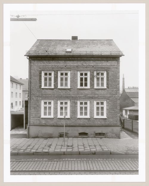 View of the principal façade of the framework house at 237 Marienborner Straße, Siegen, Germany
