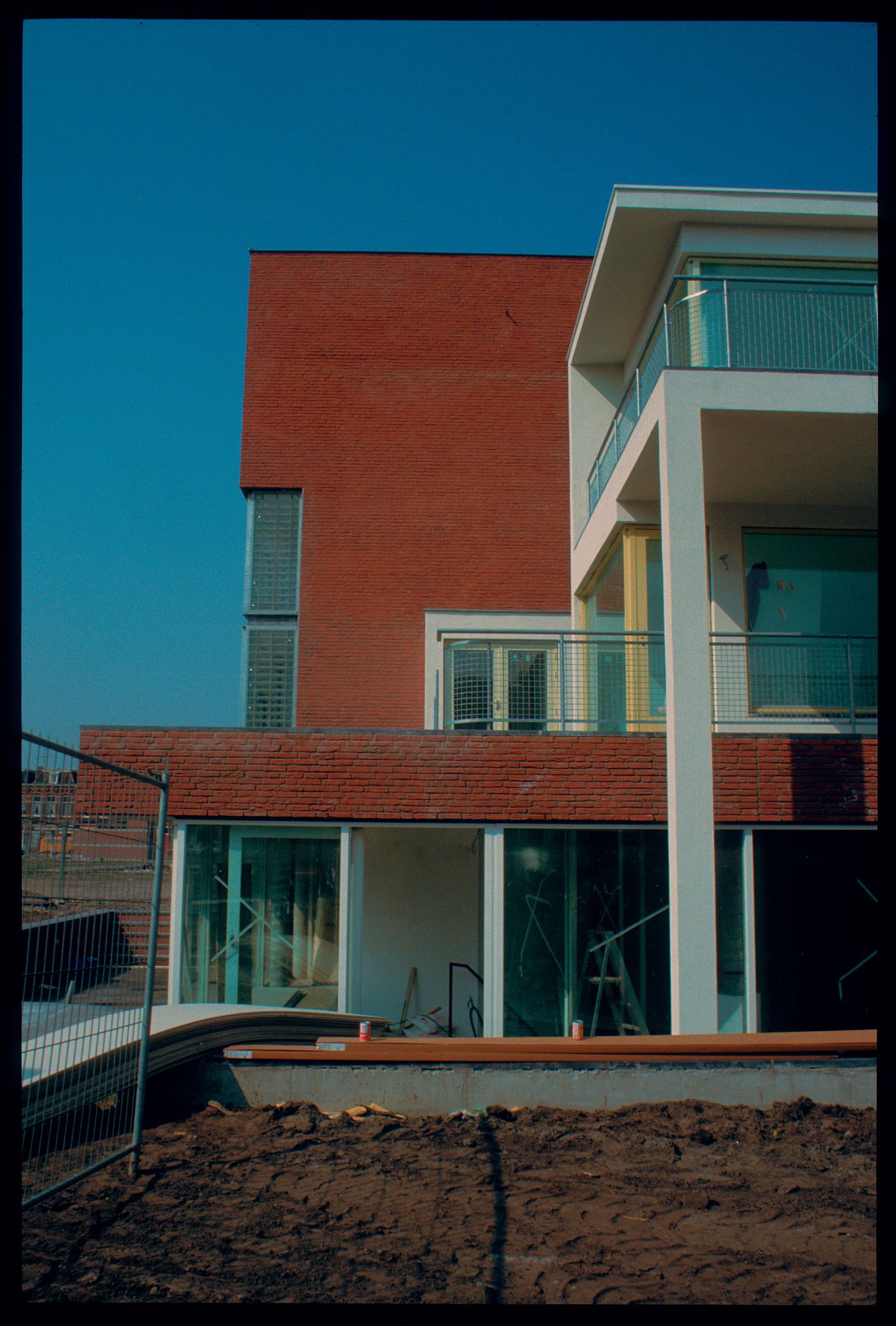 Exterior view of Duas habitações e duas lojas [Housing and shopping complex, Schilderswijk], The Hague, The Netherlands