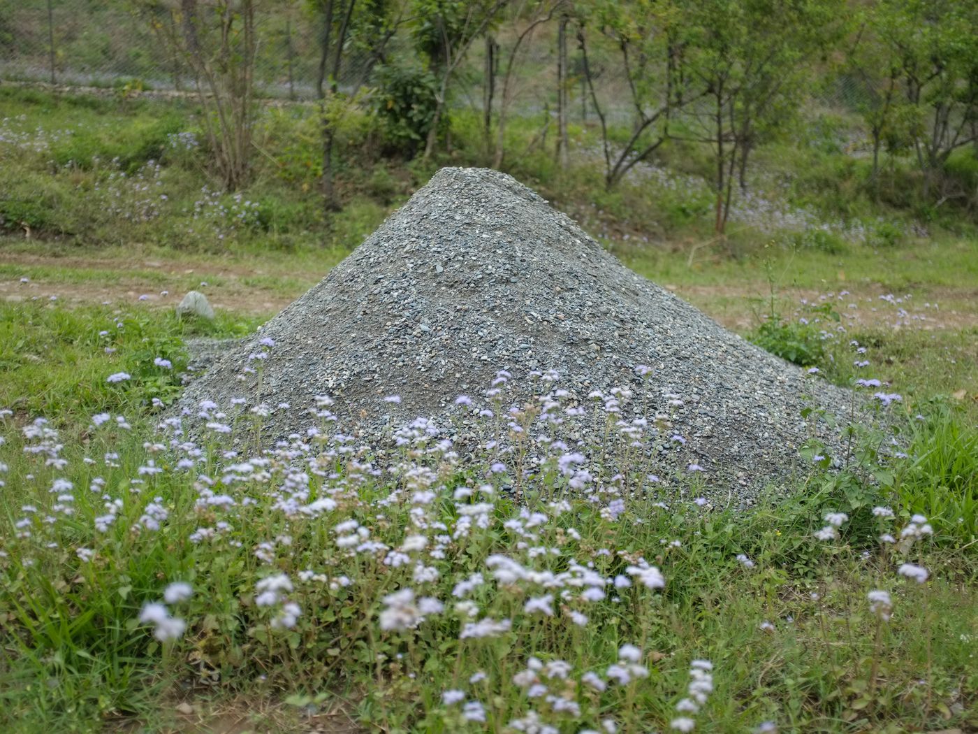 Weavers' Studio : gravel pile