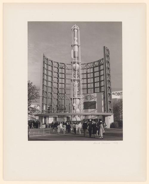 New York World's Fair (1939-1940): Du Pont building with tower symbolizing workways found in chemical plants, frontal view with visitors