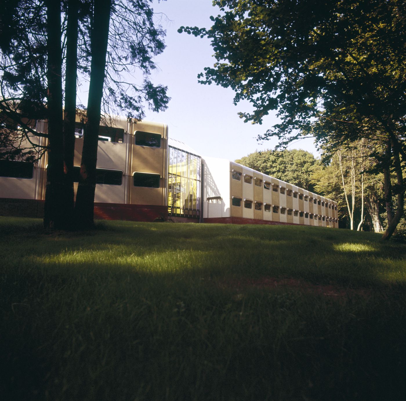 Olivetti Training Centre, Haslemere, England: exterior view