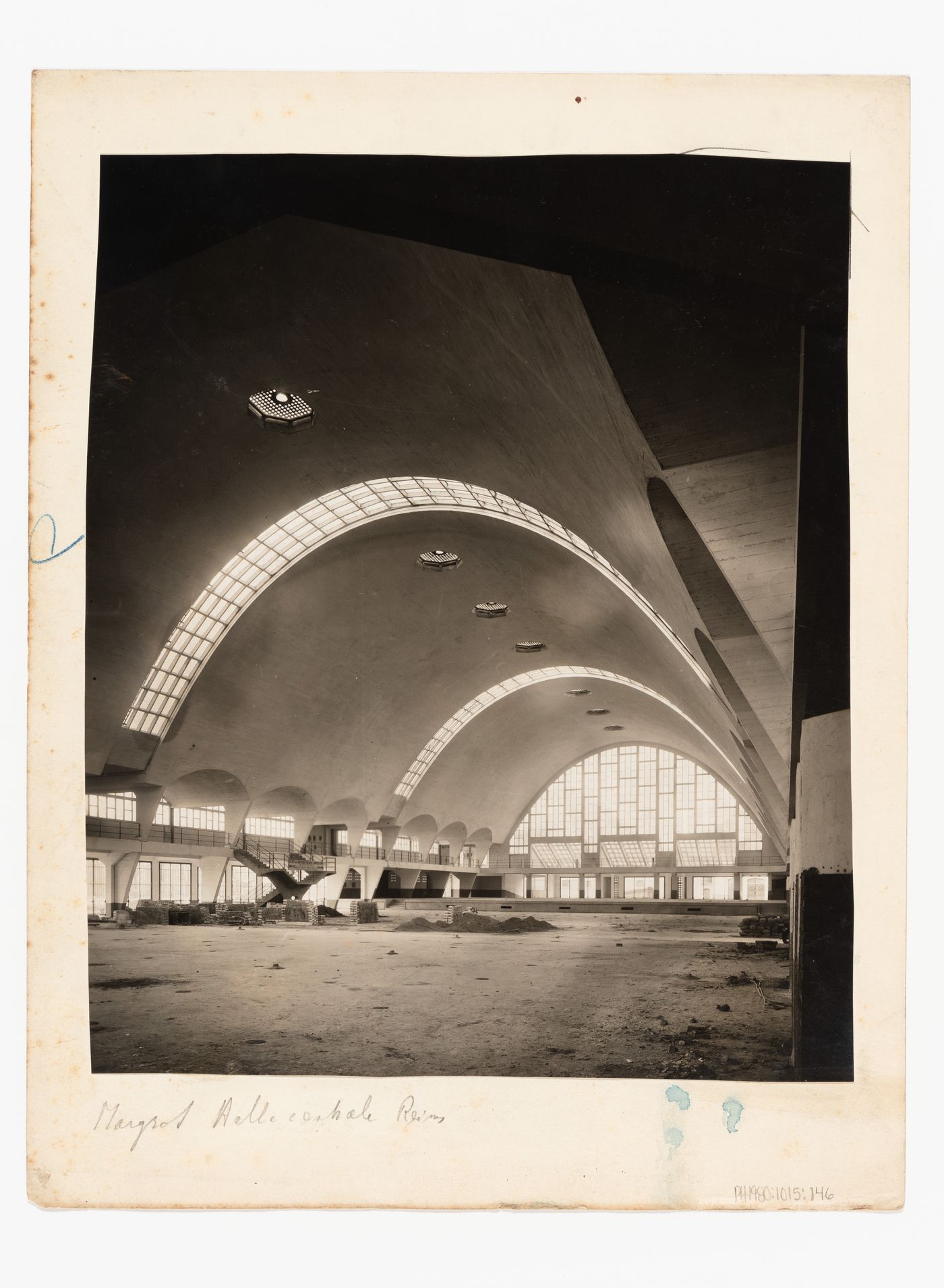 Interior view of the 'halle centrale' (main hall), Établissements Limousin & Cie, Reims, France