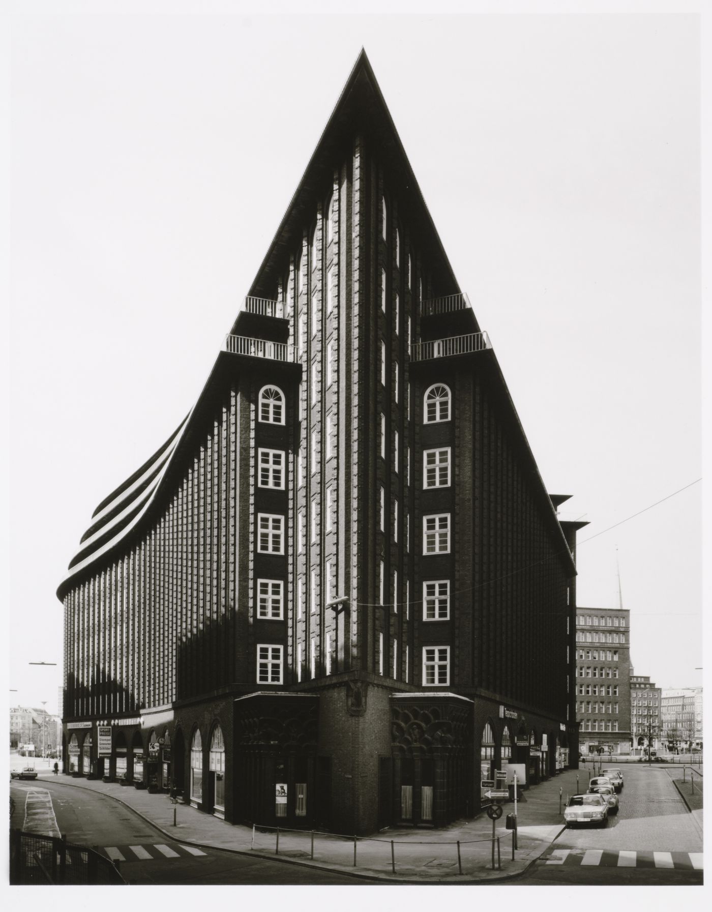 View of the east corner of Chilehaus office building, Neidernstrasse and Pumpen [street], Hamburg, Germany