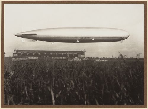 LZ - 127 Graf Zeppelin in flight