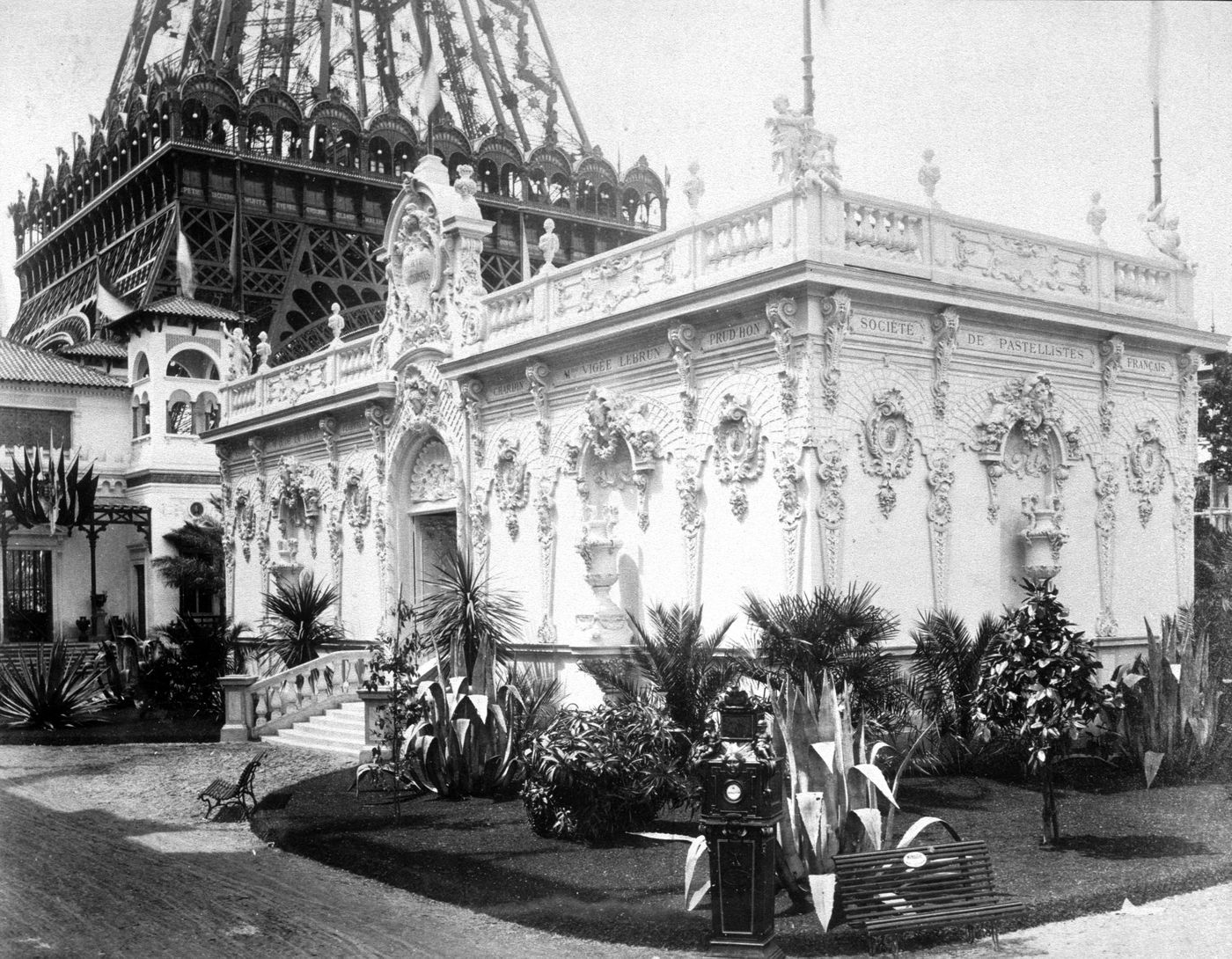 Exposition universelle de 1889 (Paris, France): View of Pavillon de la Société des Pastellistes Français