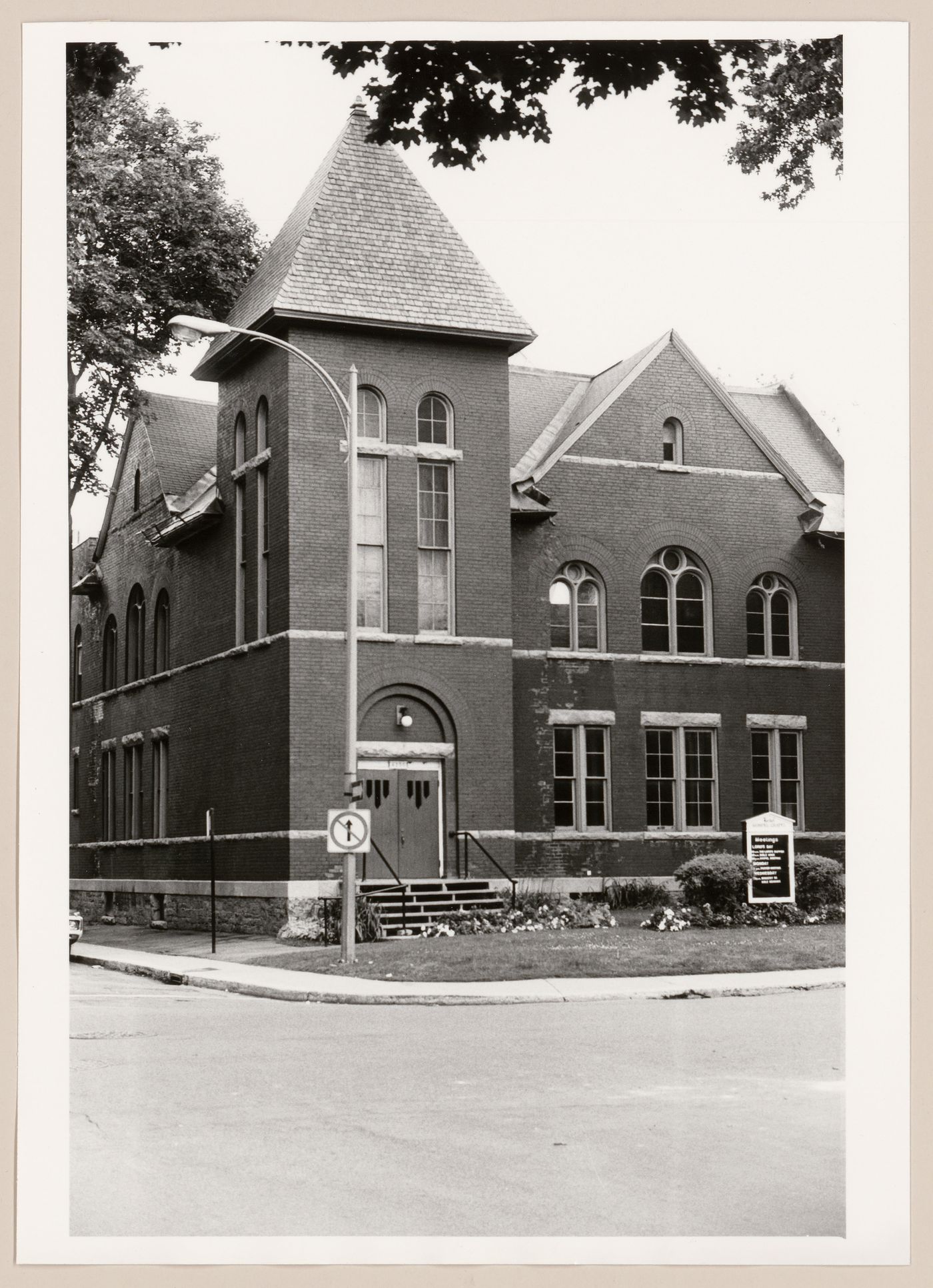View of the principal façade of Bethel Gospel Chapel (formerly Grace Baptist Church), 4250 de Maisonneuve Boulevard, Westmount, Québec