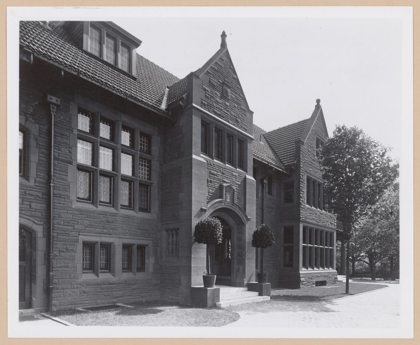 View of the main entrance of the Horace Elgin Dodge house (also known as "Rose Terrace", now demolished), Grosse Pointe, Michigan
