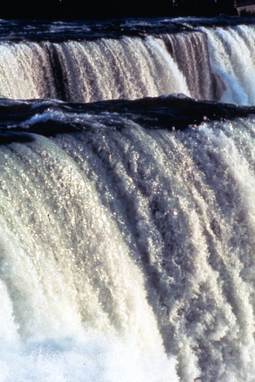 Close up photograph of waterfall for research for Olmsted: L'origine del parco urbano e del parco naturale contemporaneo