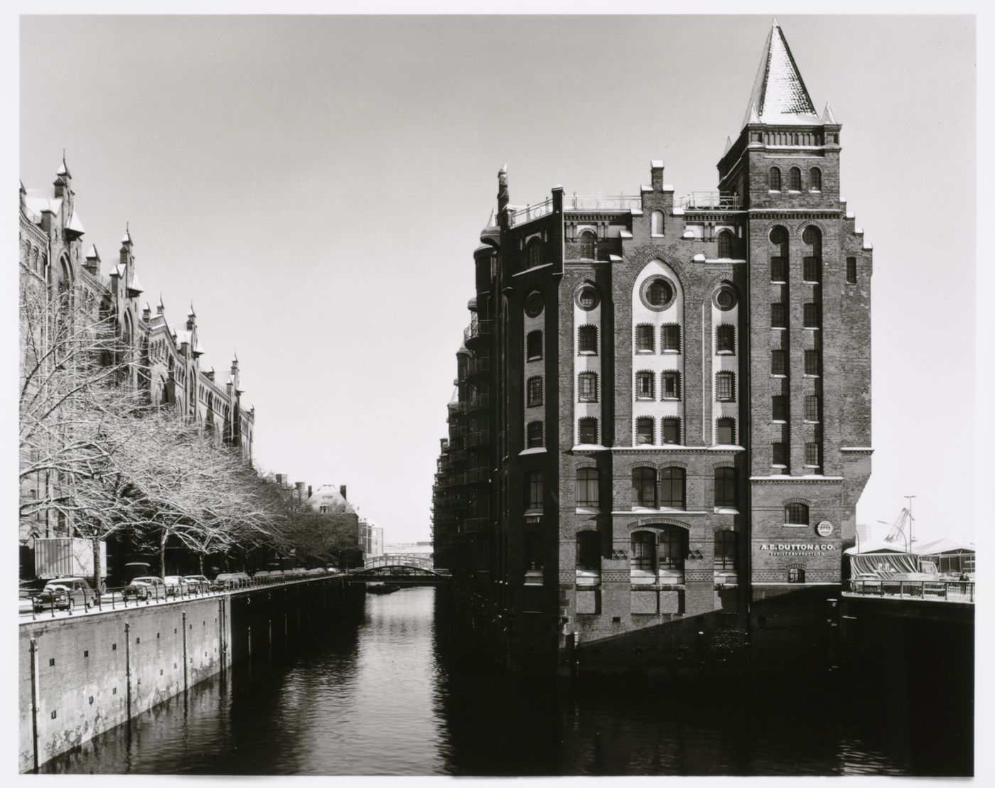 View of a Speicherblock [Storage Block] of Sicherstadt [Storage City] warehouses next to a canal, Altstadt, Hamburg, Germany
