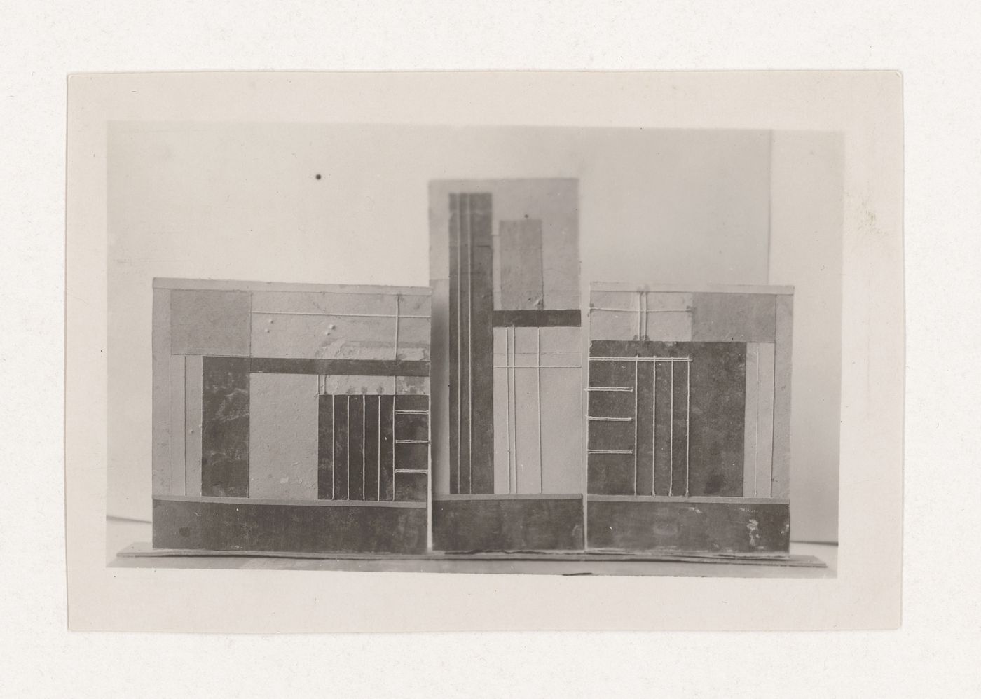 Photograph of a student model on the topic "Construction of Frontal Surface Based on Vertical, Horizontal and Inclined Combination of Two or More Rhythmical Rows" for the "Space" course at the Vkhutemas, Moscow