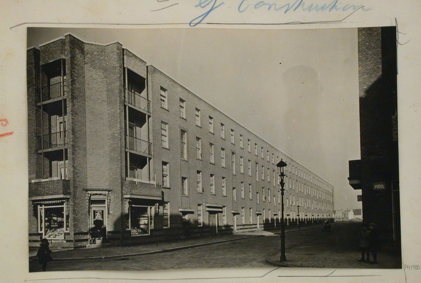 Bloc de maisons ouvrières. Hollande. J.J.P. Oud, architecte à Rotterdam