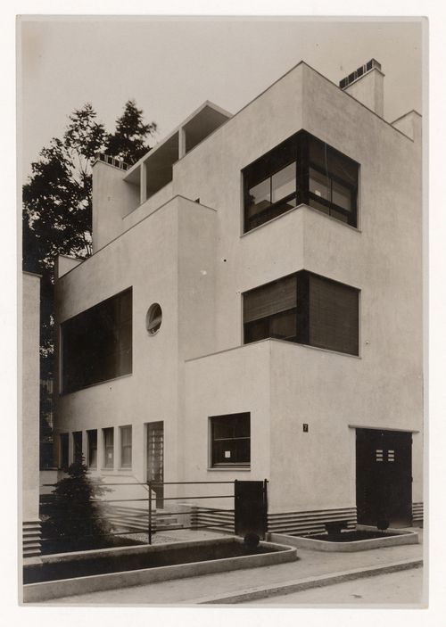 Exterior view of the Reifenberg hôtel particulier, Mallet-Stevens road in the 16th arrondissement, Paris, France