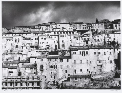 Assisi. Balconi al sole
