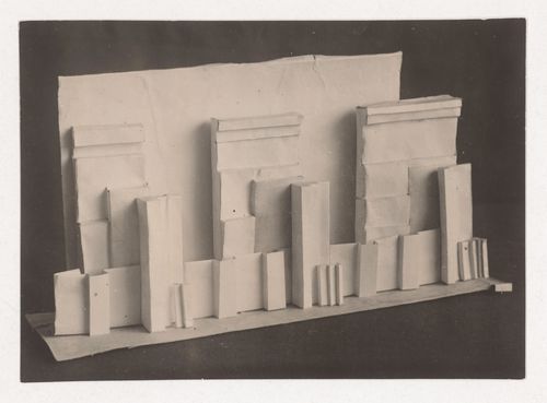 Photograph of a student model on the topic "Construction of Frontal Surface Based on Vertical, Horizontal and Inclined Combination of Two or More Rhythmical Rows" for the "Space" course at the Vkhutemas, Moscow