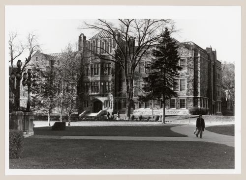 View of the principal façade of Selwyn House School, 95 chemin de la Côte-Saint-Antoine, Westmount, Québec