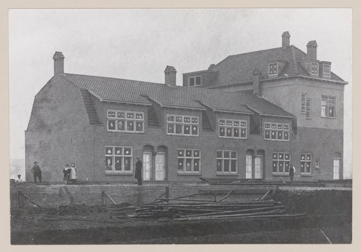 Exterior view of houses and the meeting hall, Vooruit Cooperative, Purmerend, Netherlands