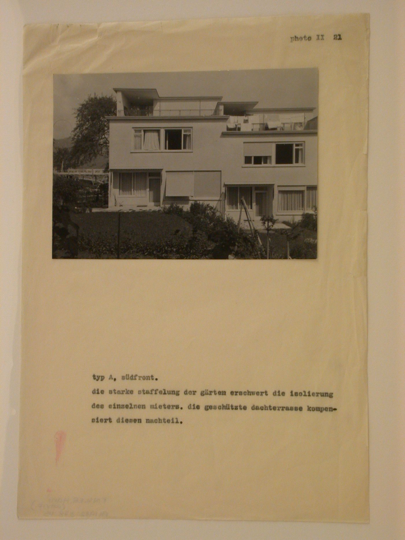 View of the south façade of Type A row houses showing gardens and roof terraces, Werkbundsiedlung Neubühl, Zurich, Switzerland