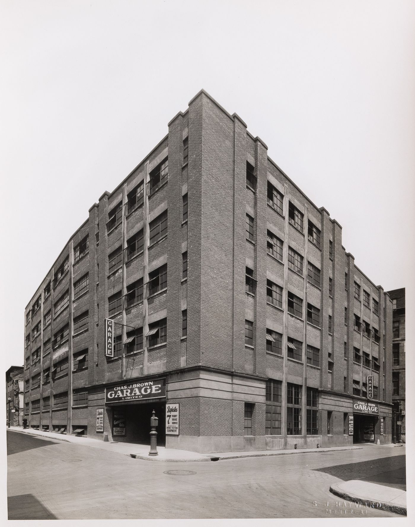 View of the principal and lateral façades of Chas. J. Brown Garage Limited, Montréal [?], Québec