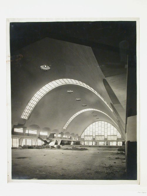 Interior view of the 'halle centrale' (main hall), Établissements Limousin & Cie, Reims, France