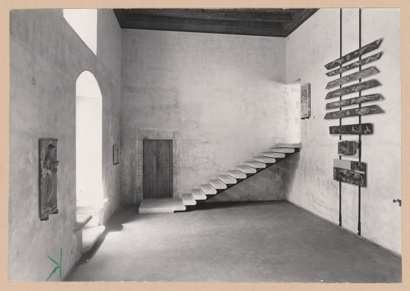 Interior view of Sala VI showing a door, staircase, paintings and reliefs, Palazzo Abatellis, Galleria regionale della Sicilia, Palermo, Italy