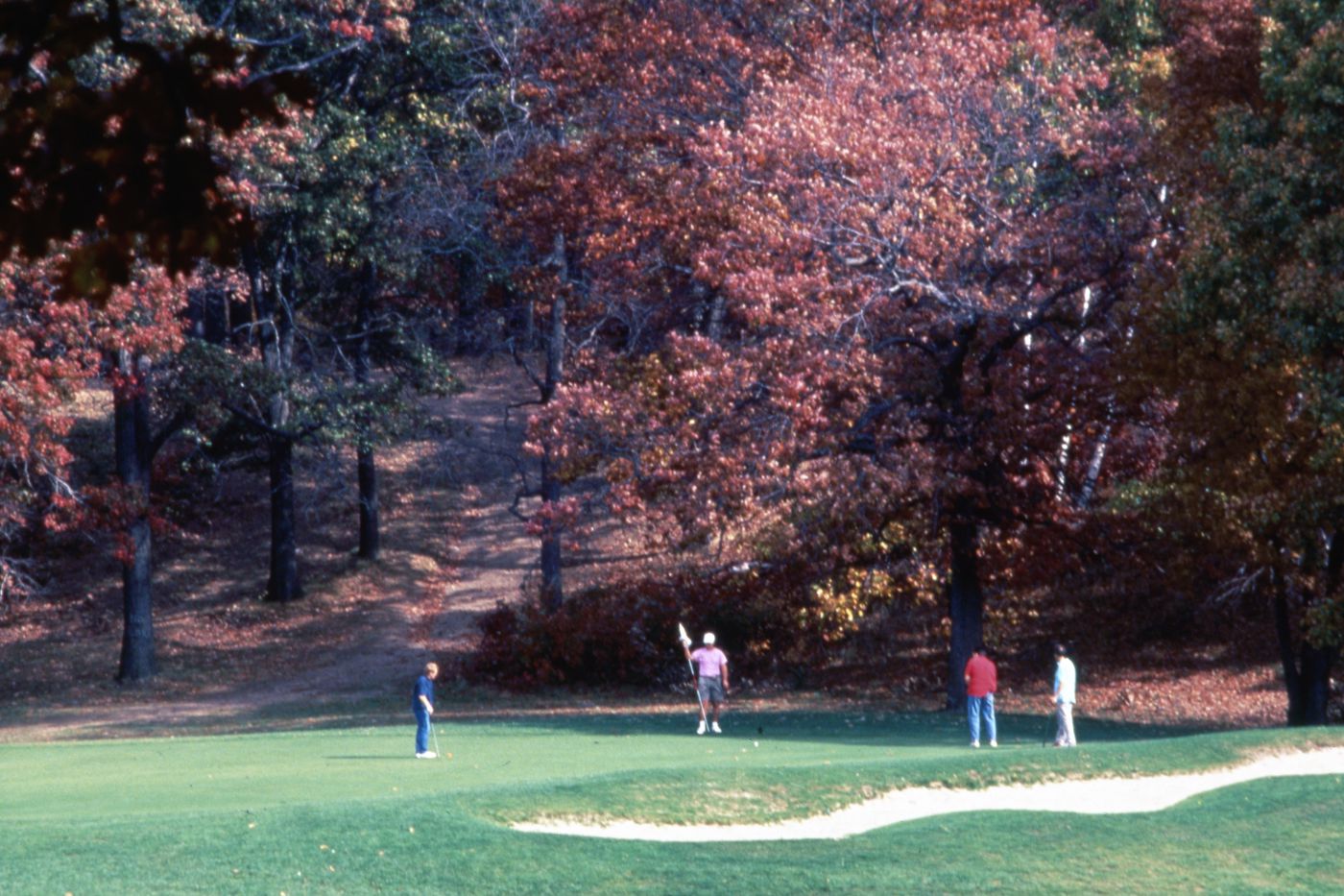 Photograph of people golfing for research for Olmsted: L'origine del parco urbano e del parco naturale contemporaneo