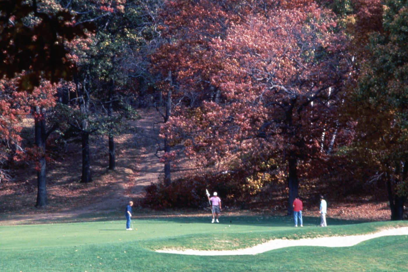 Slide showing people golfing for Olmsted: L'origine del parco urbano e del parco naturale contemporaneo