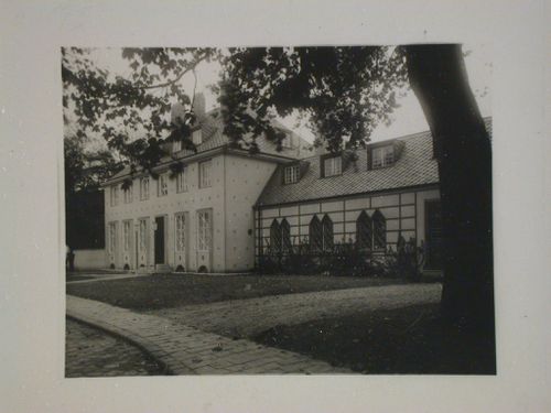 View of the principal façade of Sonja Knips House showing the wing, Nusswaldgasse 22, Vienna, Austria