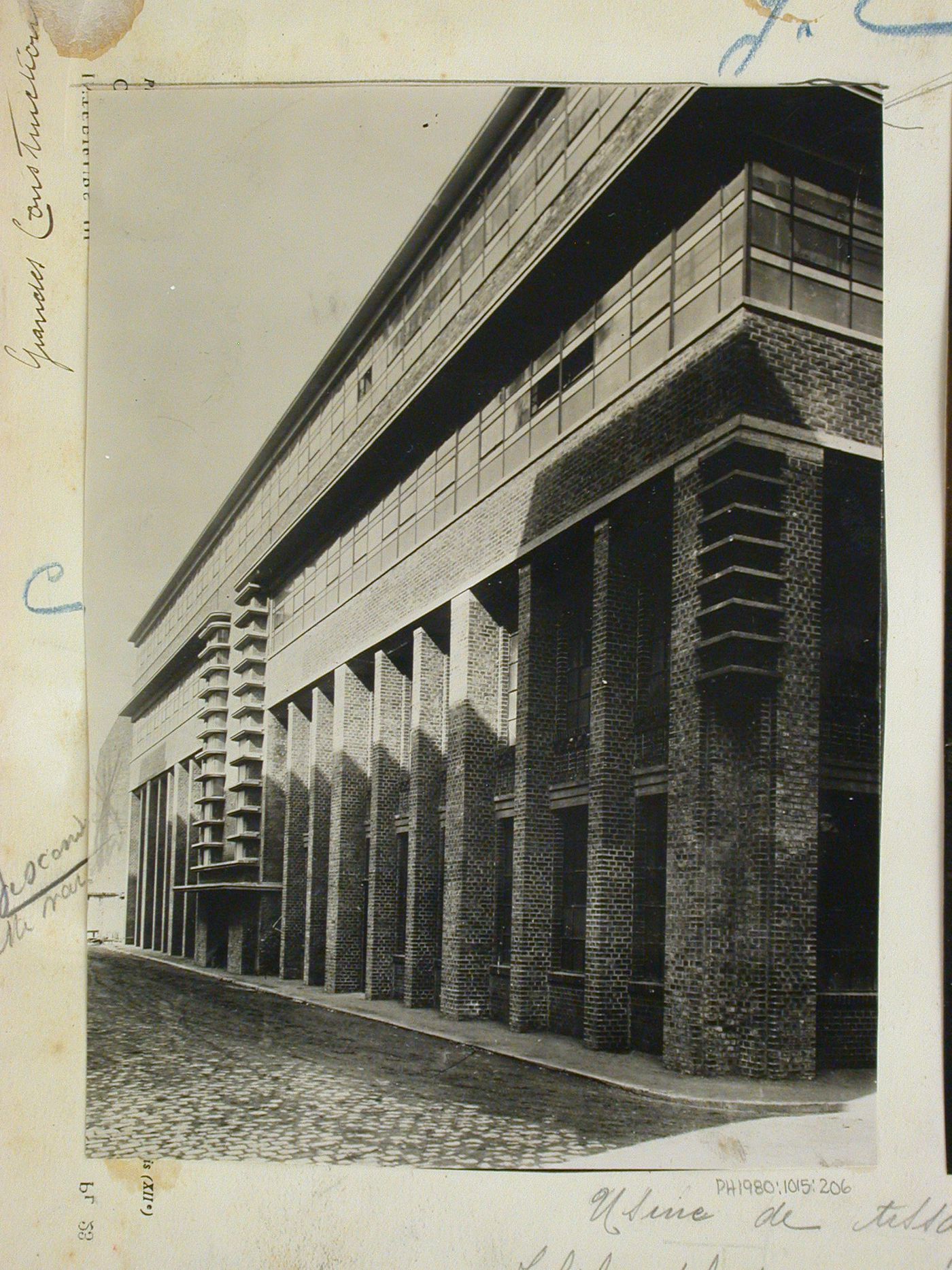 Usine de tissage à Géra. Allemagne. Thilo Schoder, architecte à Géra Reutt