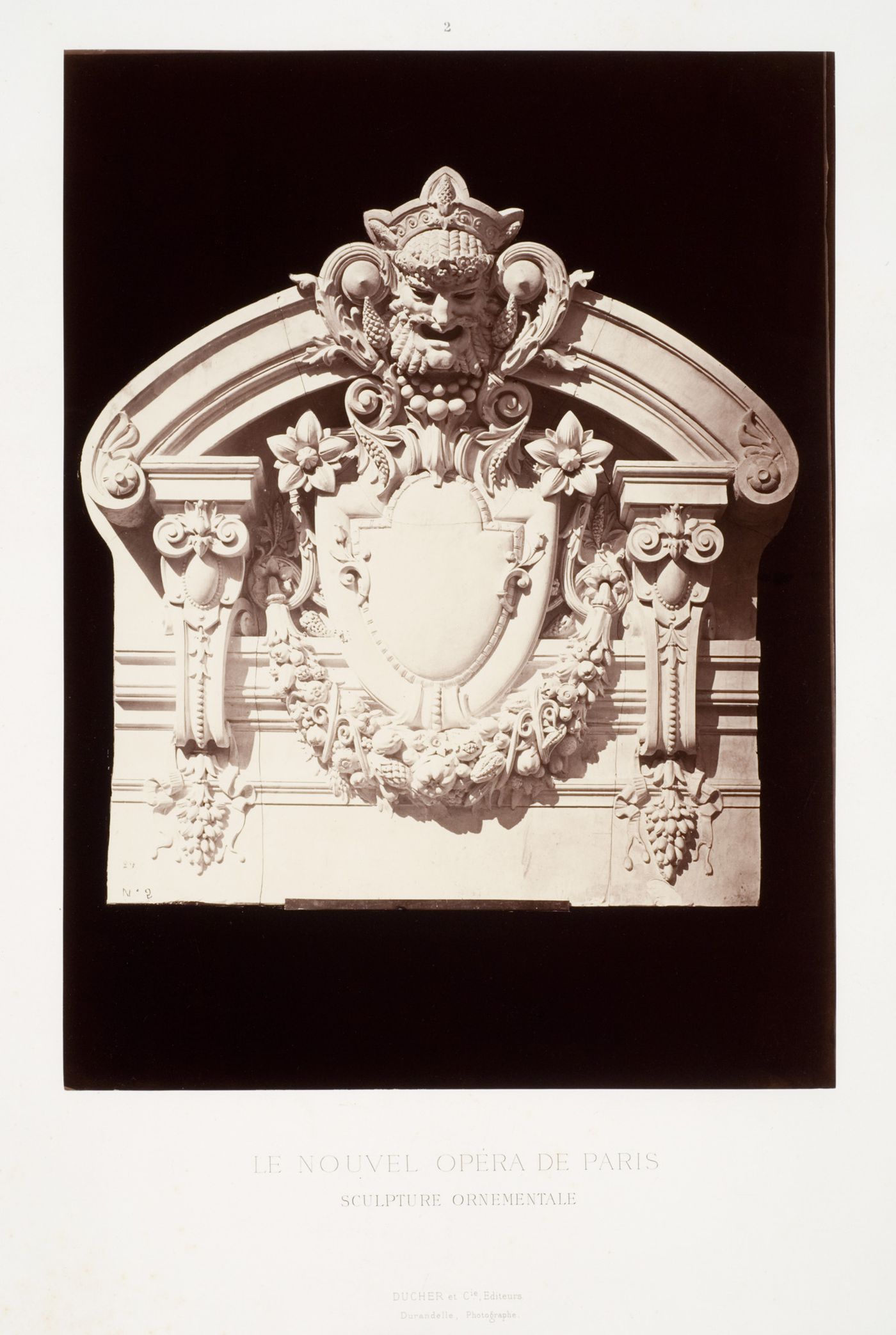 Cartouche couronnant les pilastres du grand vestibule