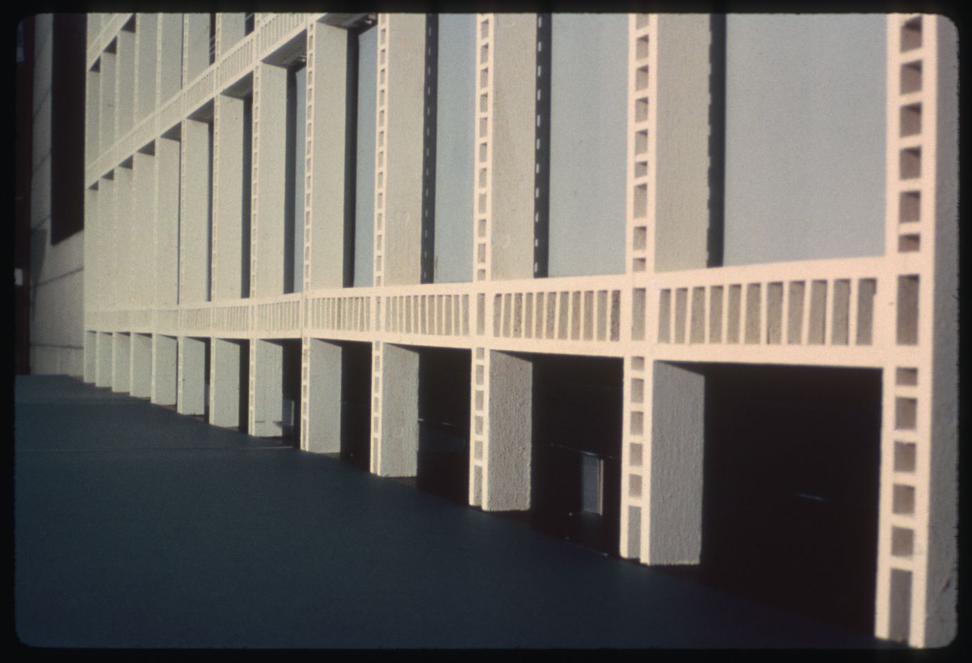 Photograph of a model for La ciudad que necesita la humanidad, Argentina, by Reginald Malcolmson and his students Mary Bylinsky and Dan Roach