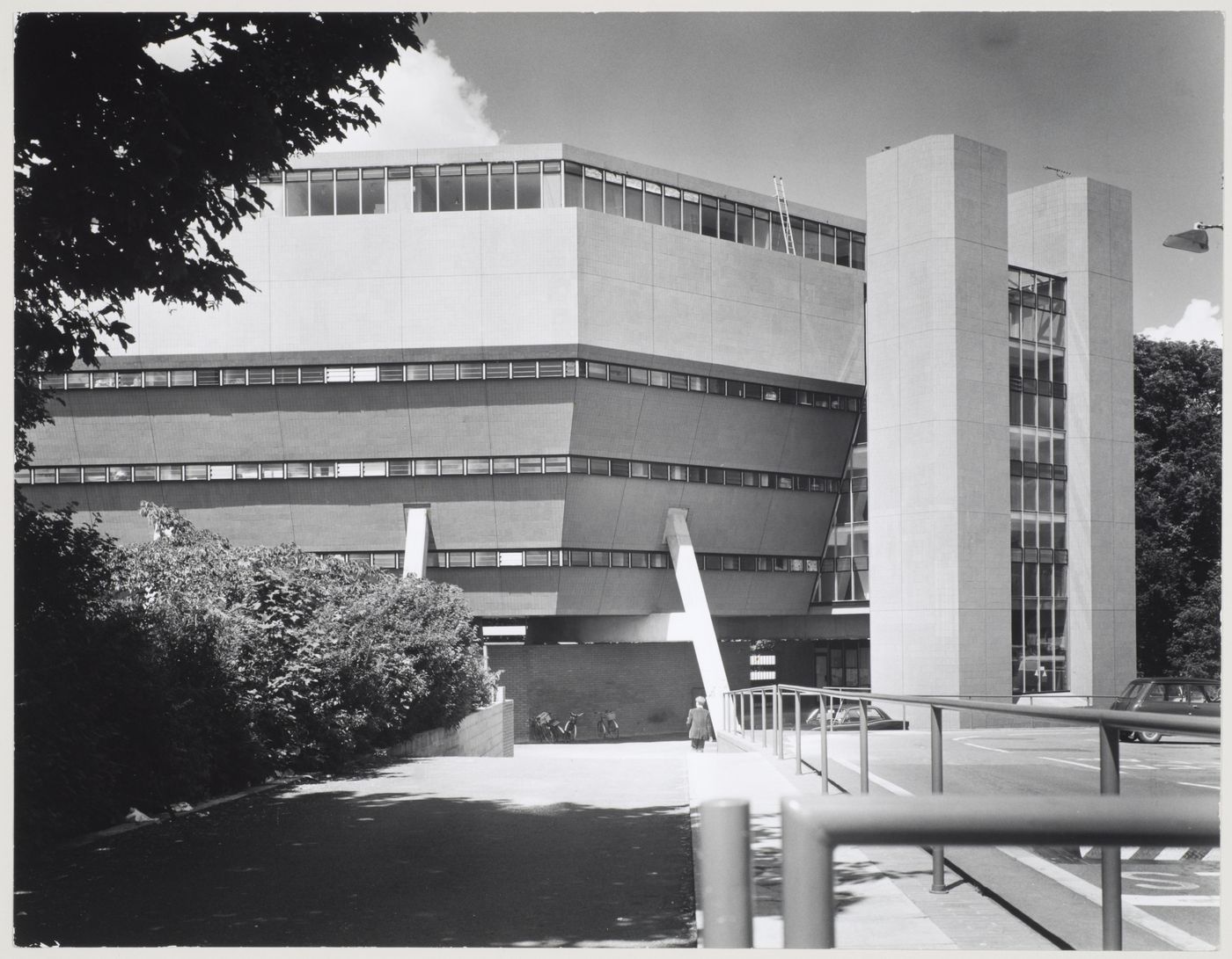 Florey Building, Queen's College, University of Oxford, Oxford, England: exterior view