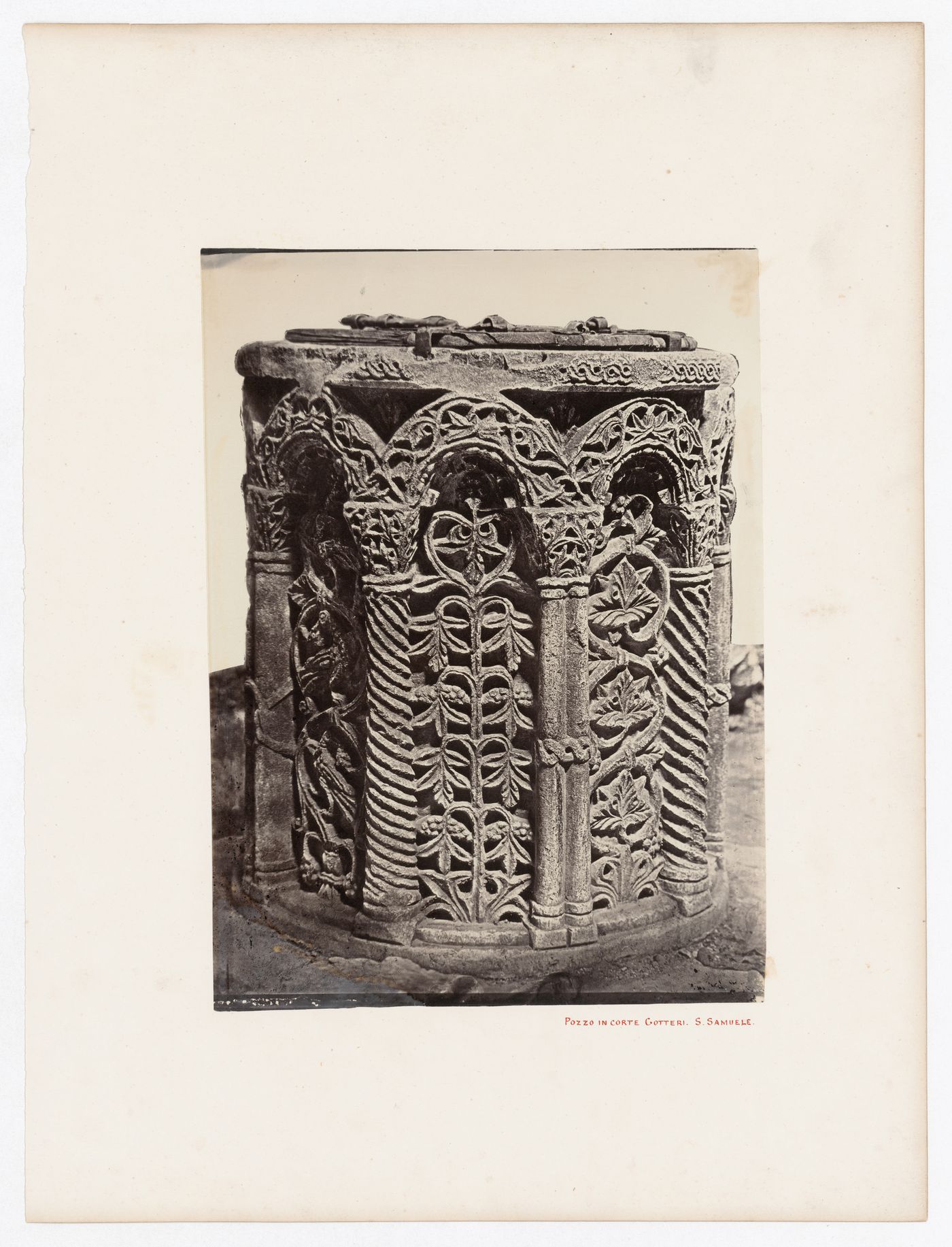 Well in the court of S. Samuele [?], Italy ?