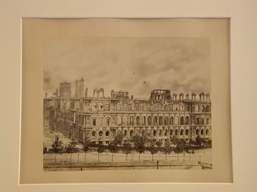 Vue de l'Hôtel de Ville de Paris incendié le 24 mai 1871