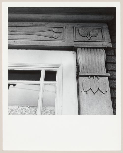 Détail d'un cadre de porte, près de  L'Islet-sur-Mer, Québec