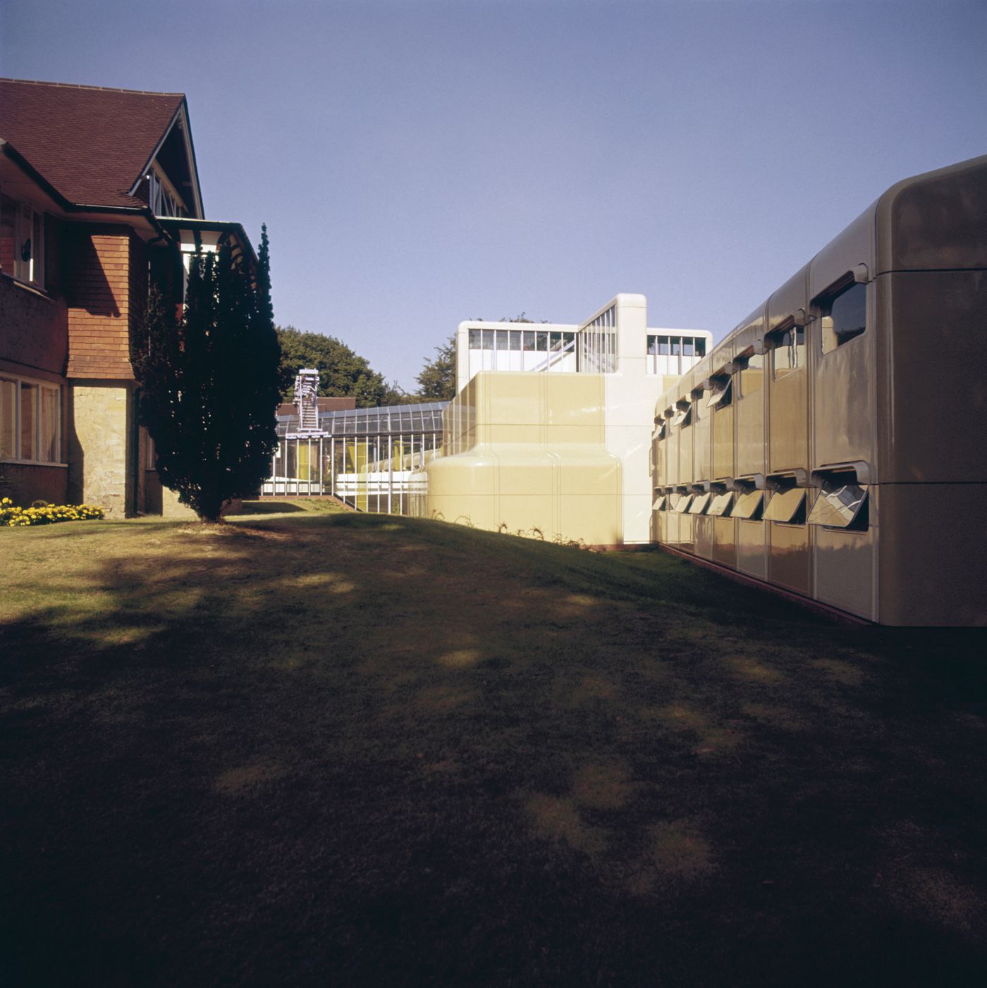 Olivetti Training Centre, Haslemere, England: exterior view