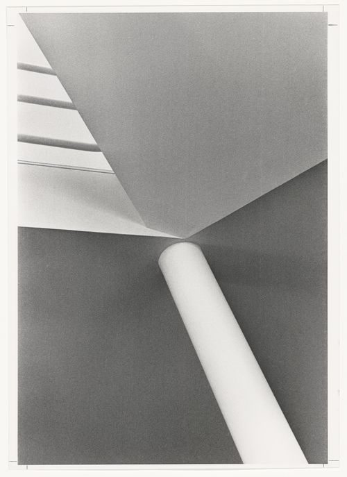 Kislevitz Residence abstract architectural view of pillar meeting ceiling and wall, West Hampton Beach, New York