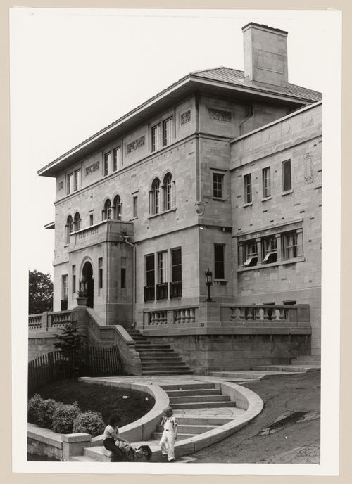 View of the principal façade of Villa Sainte-Marcelline, 815 Upper Belmont Avenue, Westmount, Québec