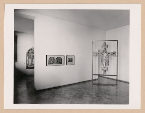 Interior view of the Sala della croce giunteesca showing a painted crucifix mounted on a metal easel and paintings, Palazzo Abatellis, Galleria regionale della Sicilia, Palermo, Italy