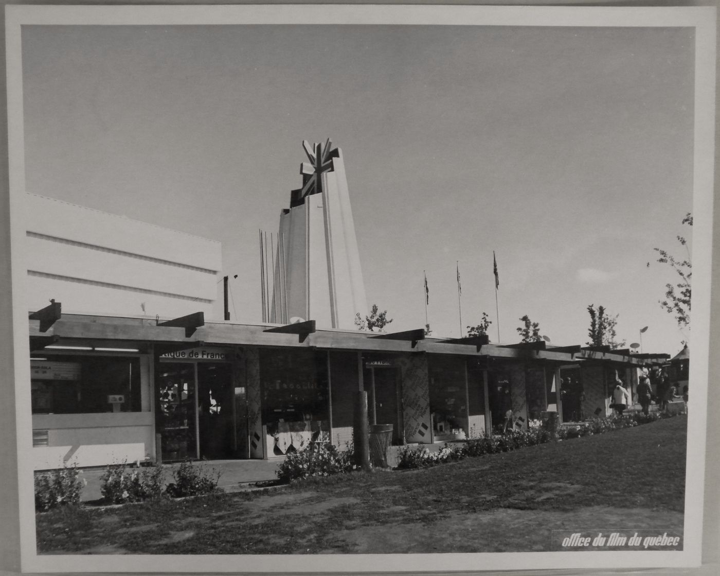 View of boutiques near the Pavilion of Great Britain, Expo 67, Montréal, Québec