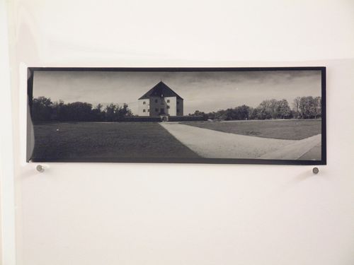 Winkliges Haus mit Weg, Prague