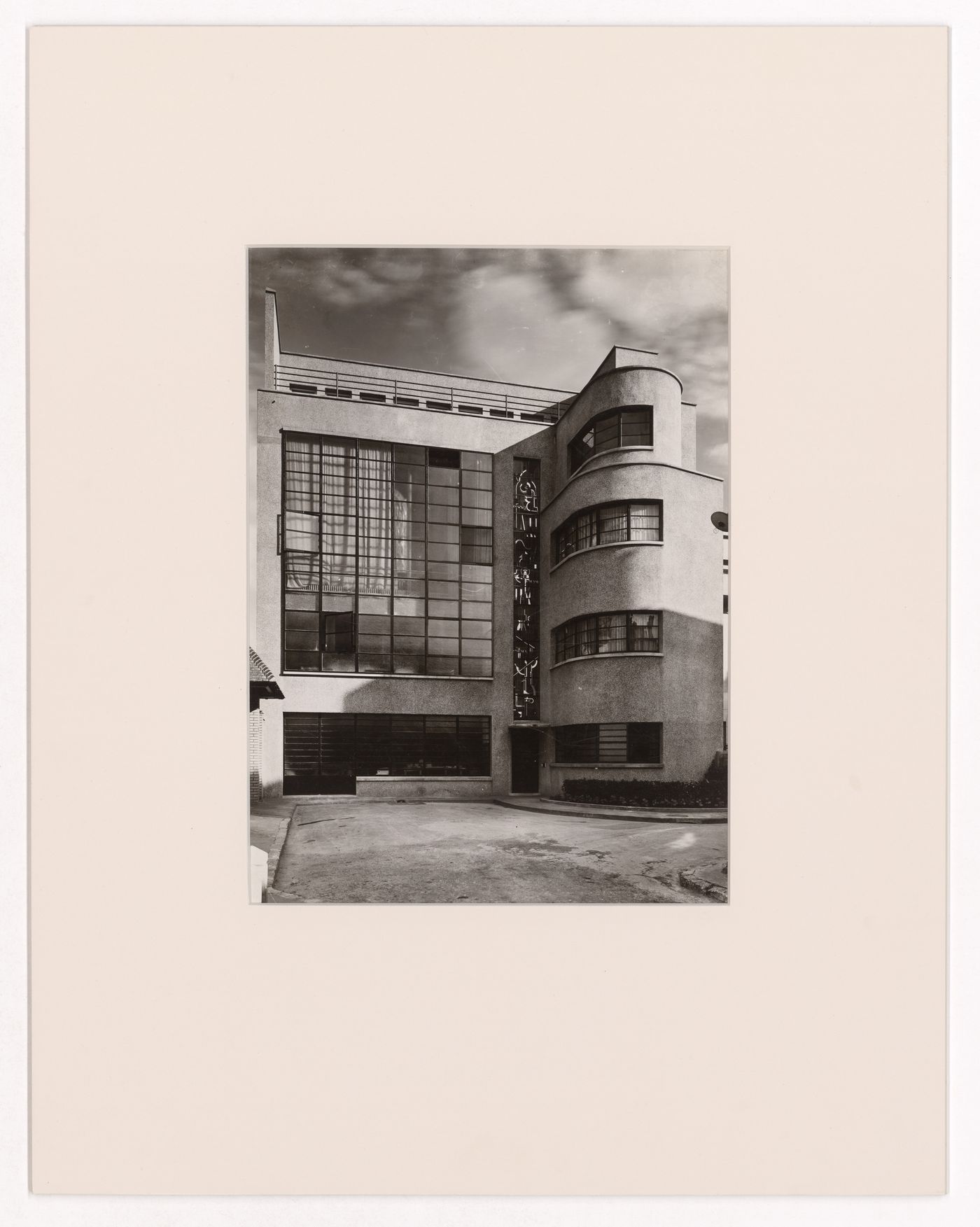 Exterior view of home and studio of master glassblower Louis Barillet, 15th arrondissement, square Vergennes, Paris, France