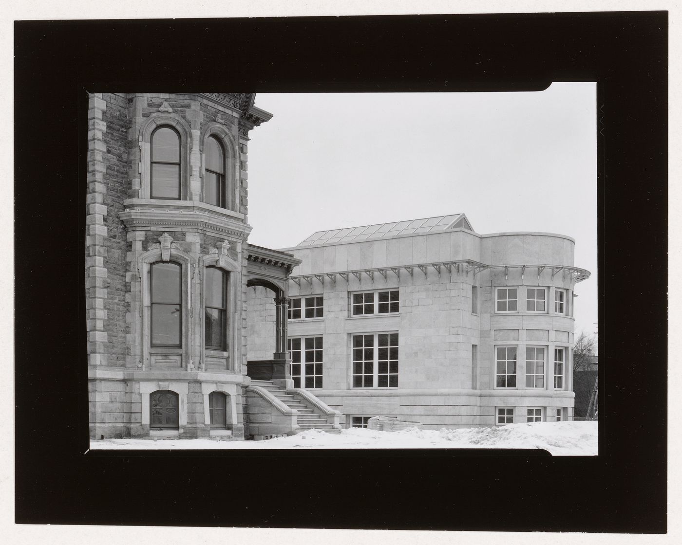 Partial view of Shaughnessy House and the Alcan Wing, Canadian Centre for Architecture, boulevard Dorchester (now boulevard René-Lévesque), Montréal, Québec