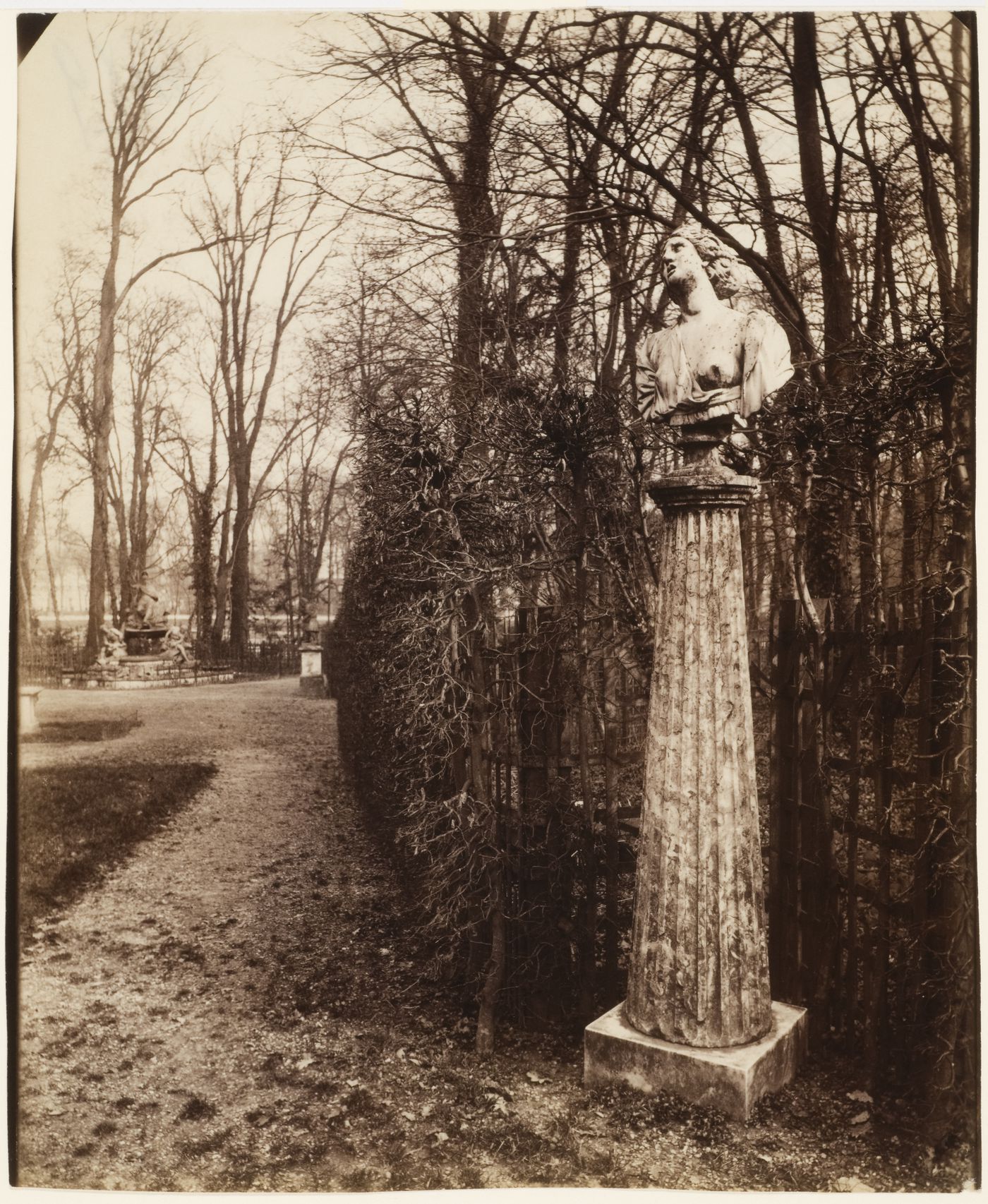 View of the arbor of the Triumphal Arch, statue on column pedestal in foreground, Versailles, France