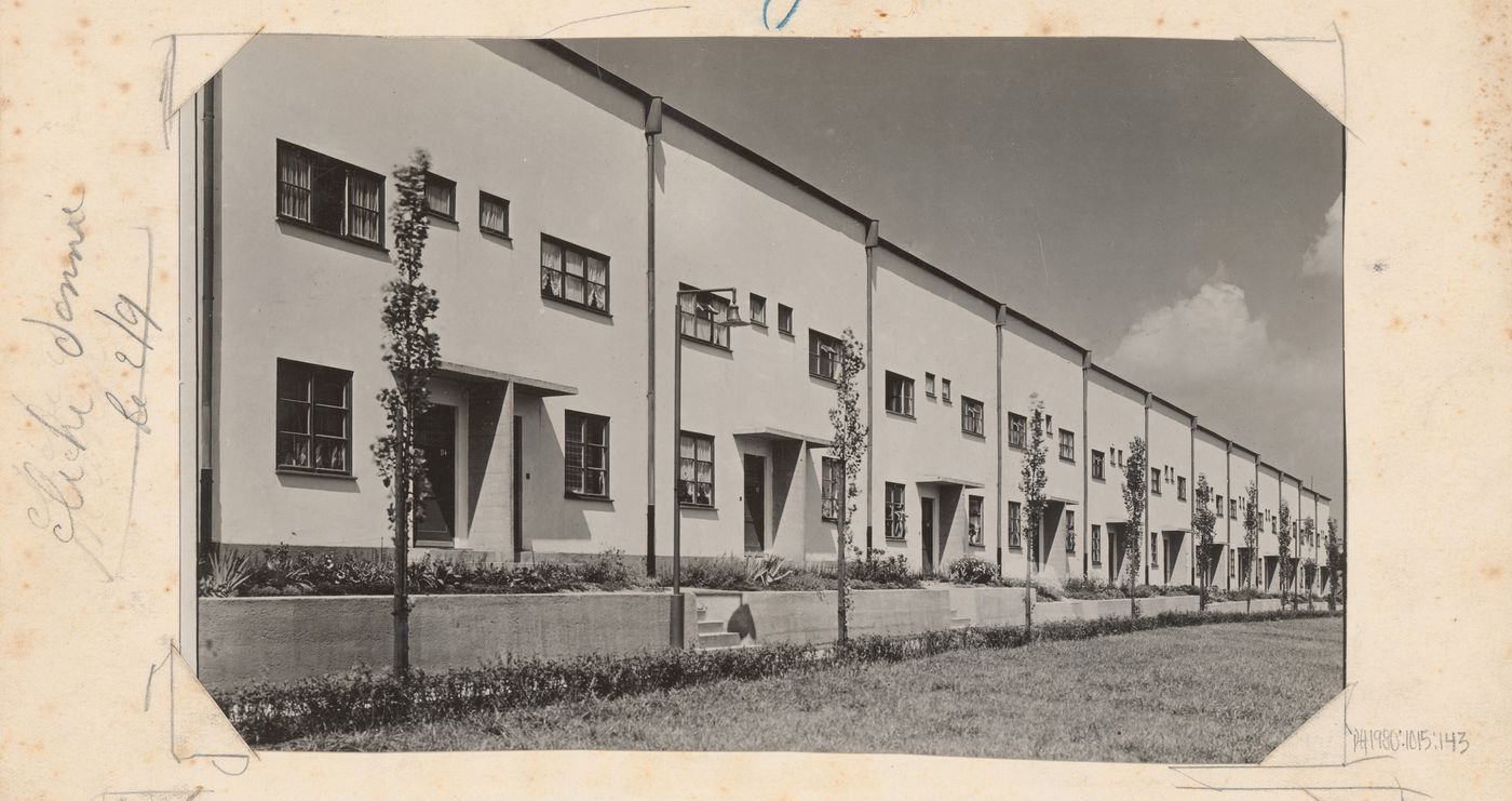 View of a 'cité ouvrière' (workers housing), showing row houses, Frankfurt, Germany