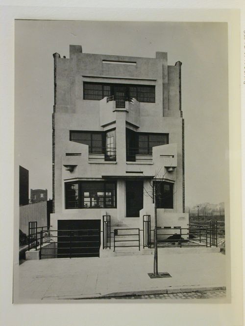 Maison à Brussels. J. Diongre architecte
