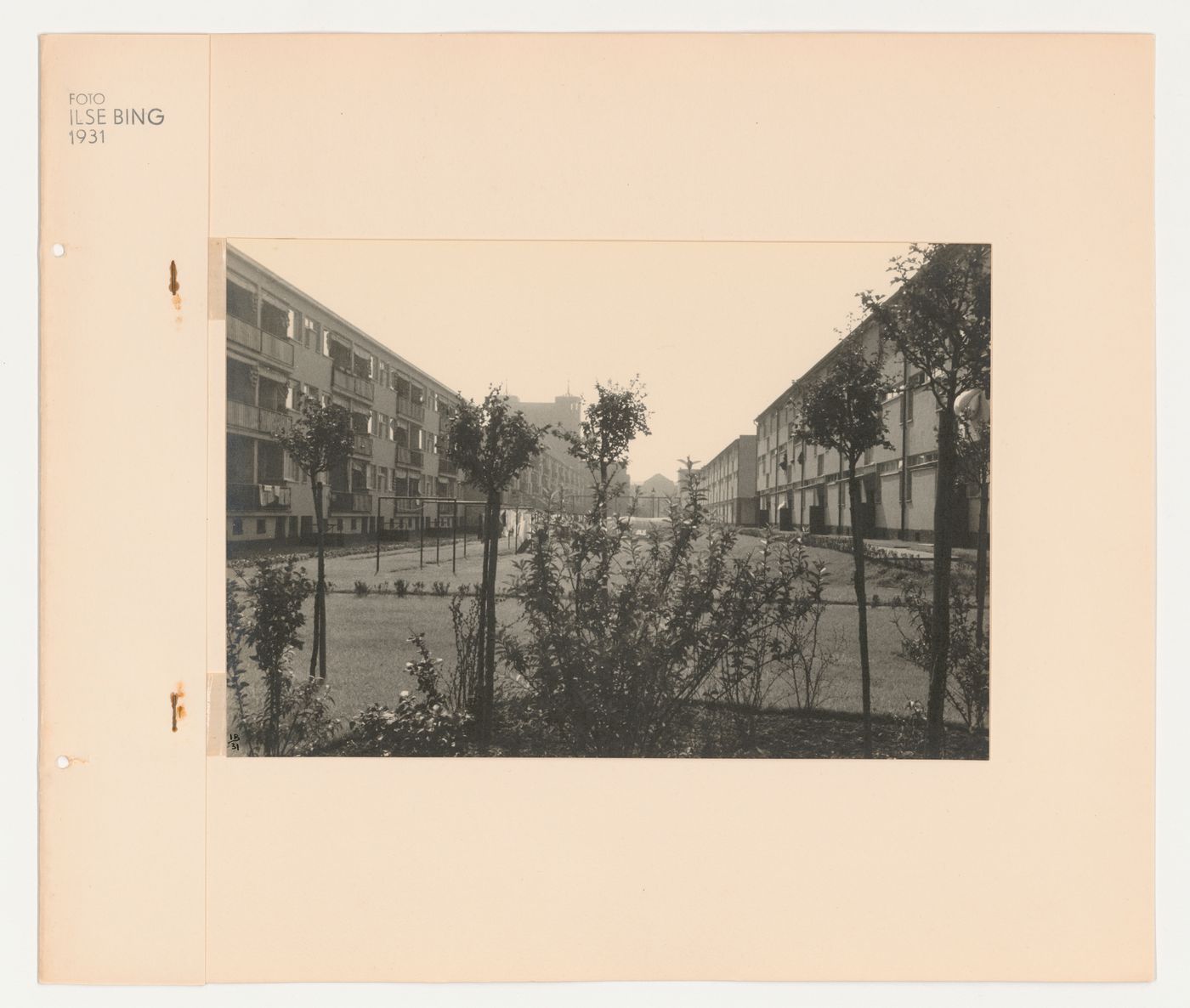 View of garden and apartment houses in the Hellerhof Housing Estate, Frankfurt am Main, Germany