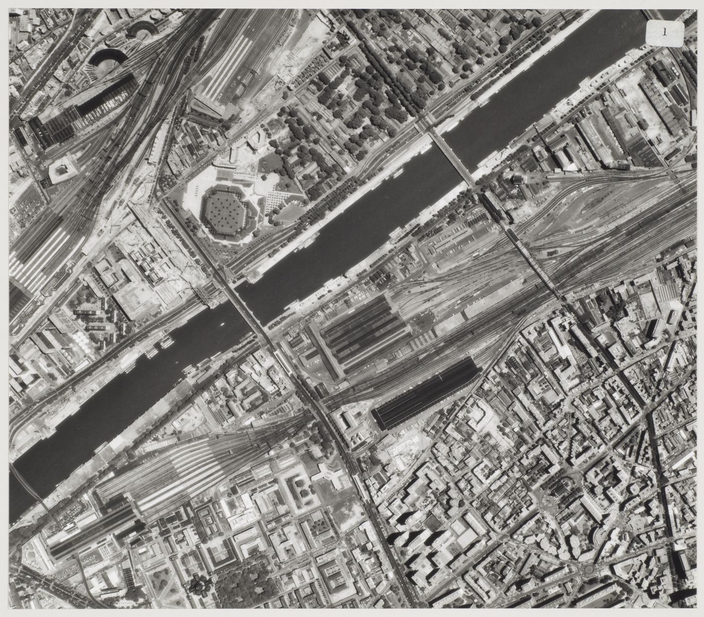 Bibliothèque de France, Paris, France: aerial view of site